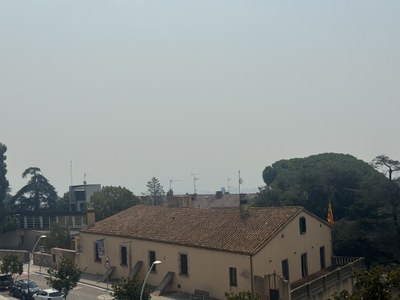 Cel cobert de fum al Maresme: els efectes d'un gran incendi a la regió de l'Aude es deixen notar a quilòmetres!