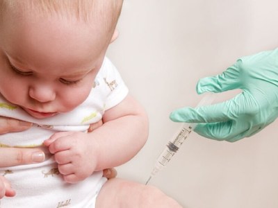 Comença la campanya per vacunar els nadons de fins als 6 mesos contra el virus respiratori sincicial (VRS)