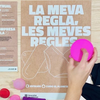 Les farmàcies repartiran productes menstruals reutilitzables gratuïts l’any que ve
